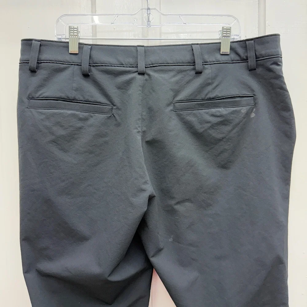 Under Armour Mens 40 x 30 Black Golf Athletic Pants Performance Dress Trousers
